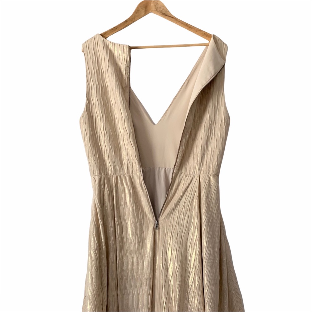 Alice + Olivia Mindee Textured Fit & Flare Dress - Picture 7 of 9